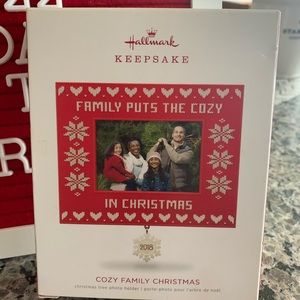 Hallmark Keepsake 2018 Christmas Tree Photo Holder